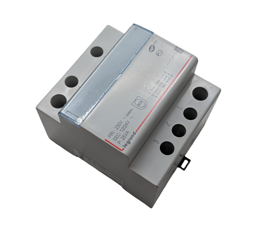 Safety transformer 230 V to 12 V or 24 V – 25 VA – 4 modules