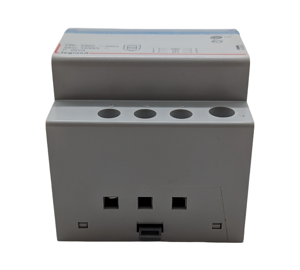 Safety transformer 230 V to 12 V or 24 V – 25 VA – 4 modules