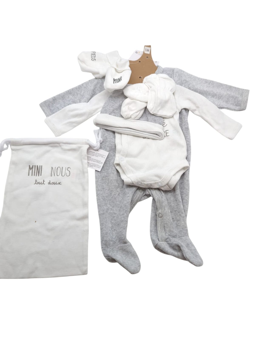 Three Kilos Seven 6-teiliges Mini-Baby-Set für 1 Monat