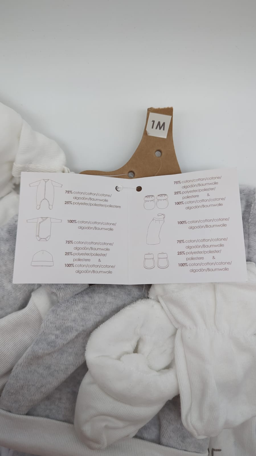 Three Kilos Seven 6-teiliges Mini-Baby-Set für 1 Monat