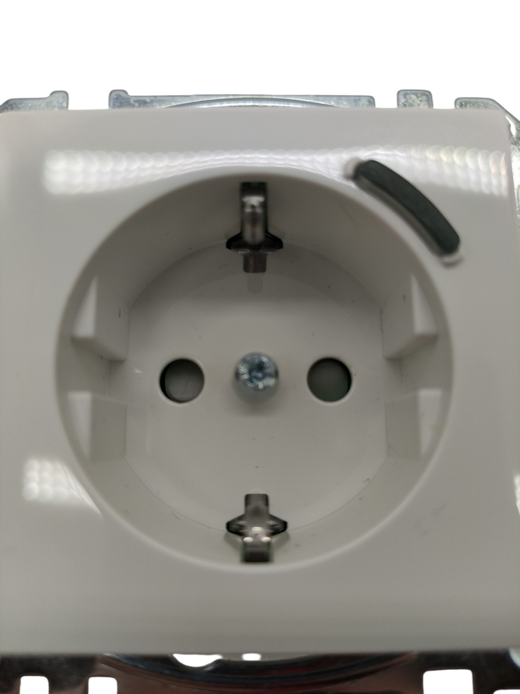 Merten MEG2380-0319 Wiser Schuko-Steckdose 16A Polarweiß