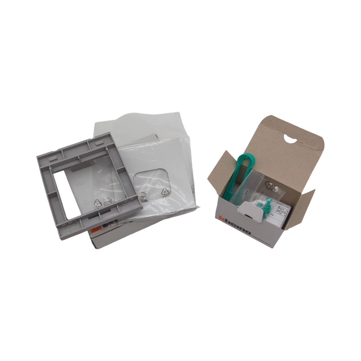 BTICINO Flex'ONE Video-Set Türstation SFERA mit ekey-Fingerprint 2-Kanal und Innenstelle CLASSE 300 X13E 5MP HQ-Weitwinkel-Farbkamera